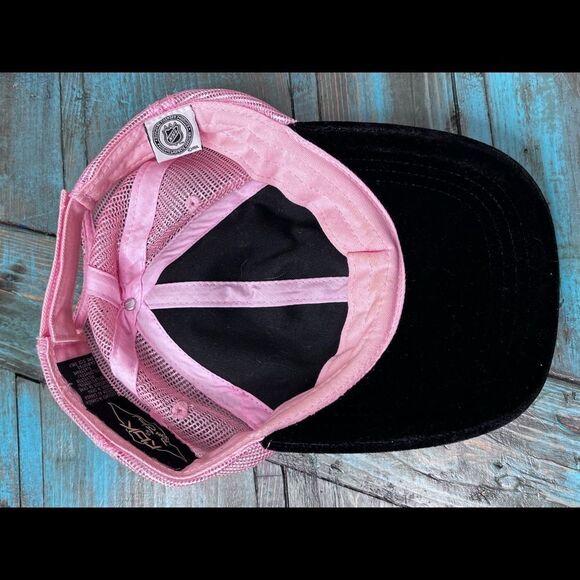 Vintage Y2K Vancouver Canucks RBK by Roger Edwards Pink & Black Velour Cap - Picture 8 of 9